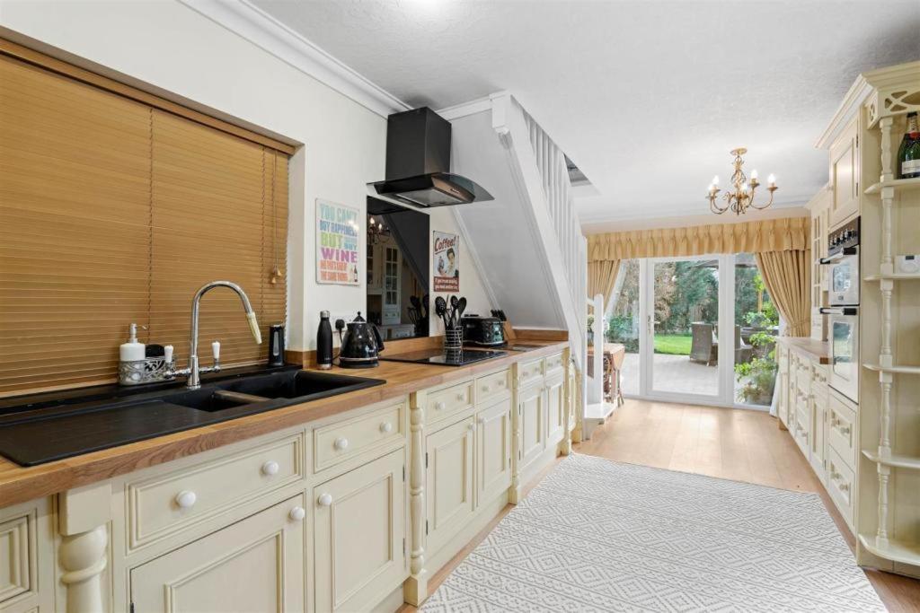 The Corner House, 36, Broadway Road, Apartment Evesham Luaran gambar