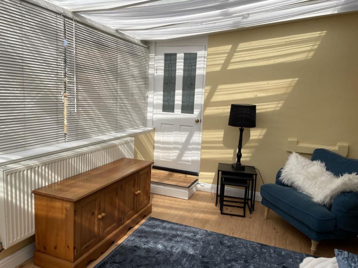 The Corner House, 36, Broadway Road, Apartment Evesham Luaran gambar